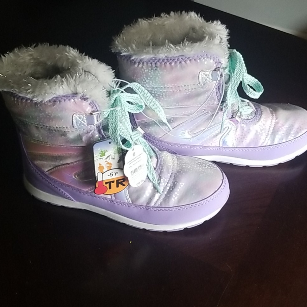 BNWT girls size 5 winter boots